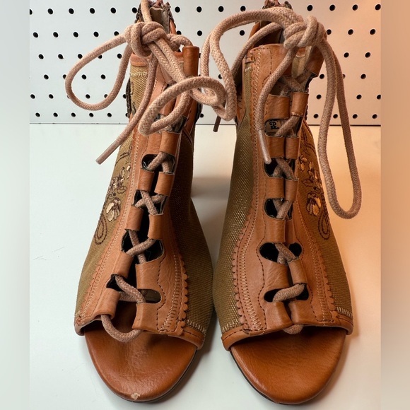 Not Rated Women's Fleura Dress Pump Floral Embroidered Heels Boho Summer Size 8 - Picture 11 of 16